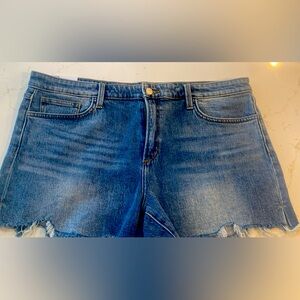 THE OZZIE SHORT
MID RISE 4" SHORT // VINTAGE STRETCH // FRAY HEM // YOU WISH